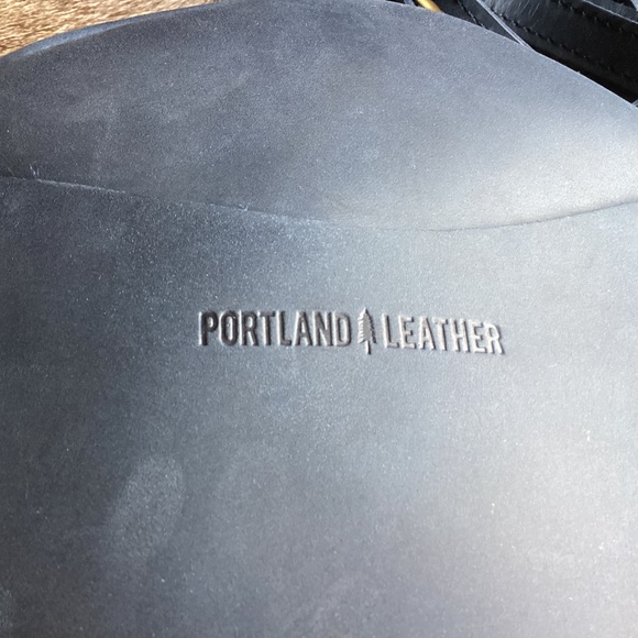 Portland Leather Goods Large Deep Water Blue Circle Crossbody Handbag - Picture 5 of 10